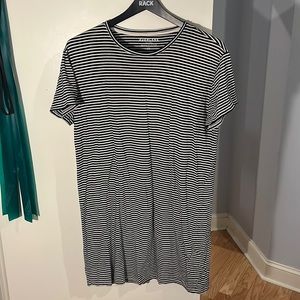 Everlane t-shirt dress